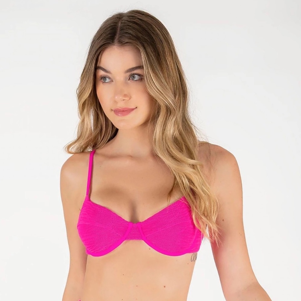 NWT ONEONE Swimwear Lupita Top Fuschia Crinkle Size Medium